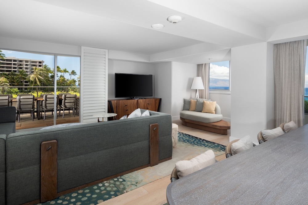 Club Suite, 1 Bedroom, Club Lounge Access, Oceanfront (hokupa'a Sundeck Corner Suite)