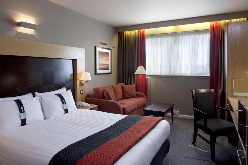 Standard Room, 1 Queen Bed with Sofa bed - Photo 4