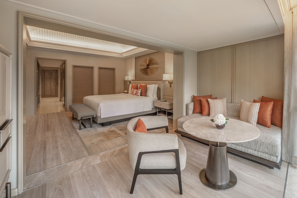 Premier Room, 1 King Bed, Lagoon View - Photo 1