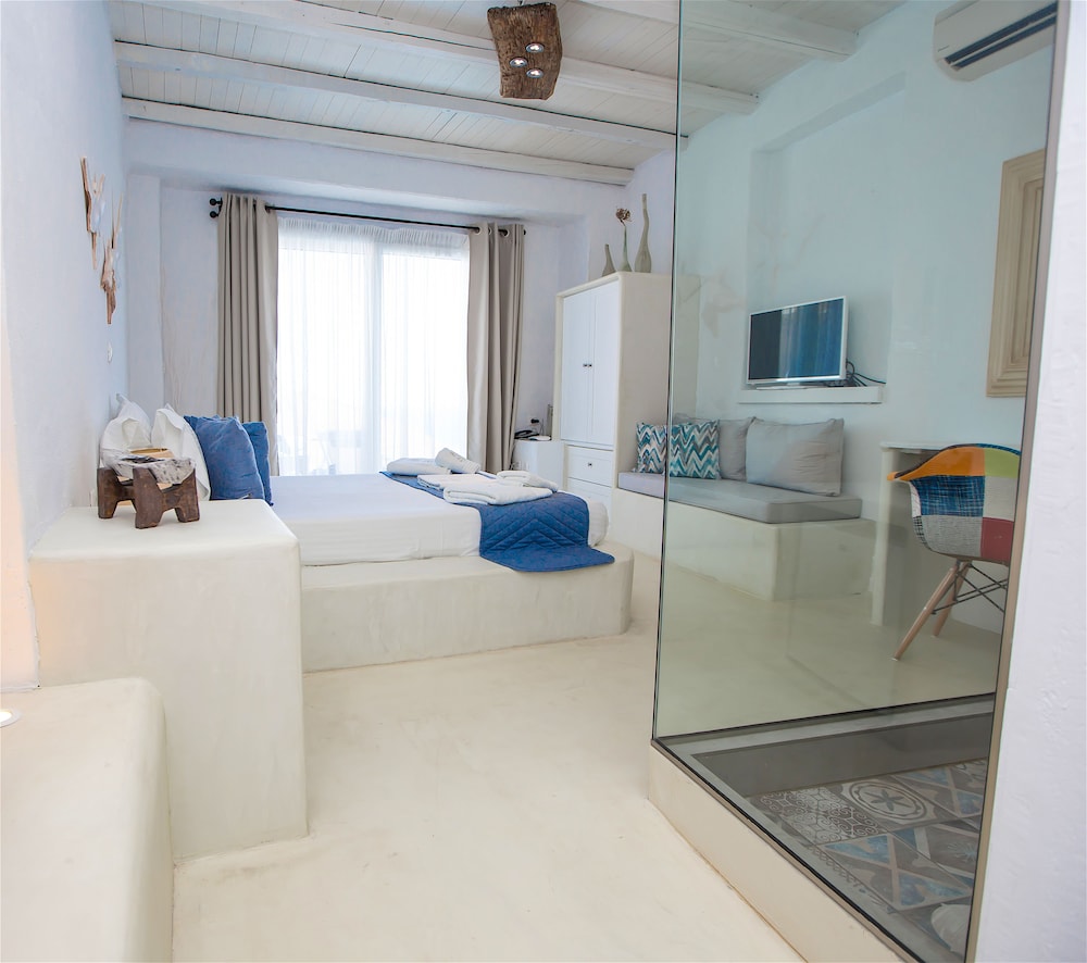 Honeymoon Spa Suite Egeo Suite, 1 Bedroom, Private Pool, Oceanfront photo 3