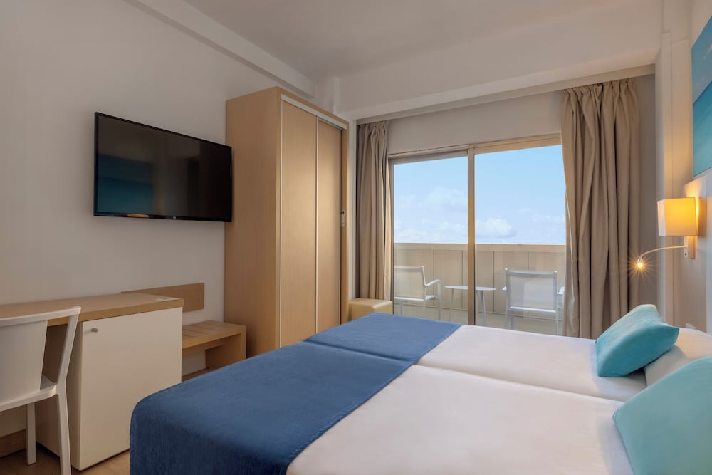 Twin Room with Side View - Photo 2