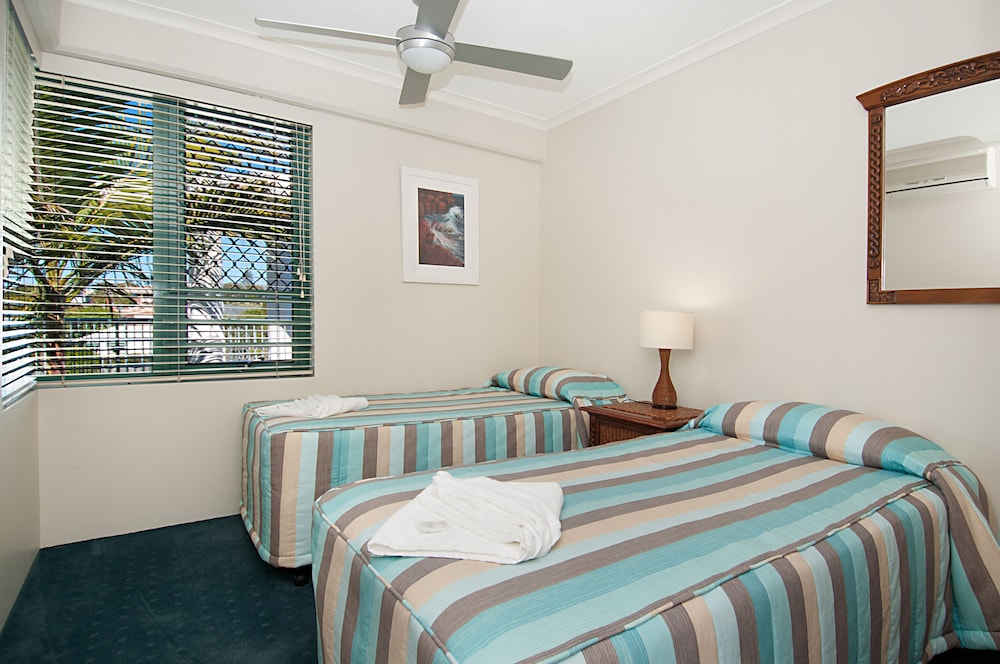 2 Bedroom Ocean View Upper Level Apartment photo 3