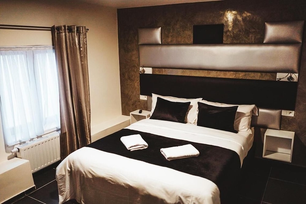 Standard Double Room - Photo 1