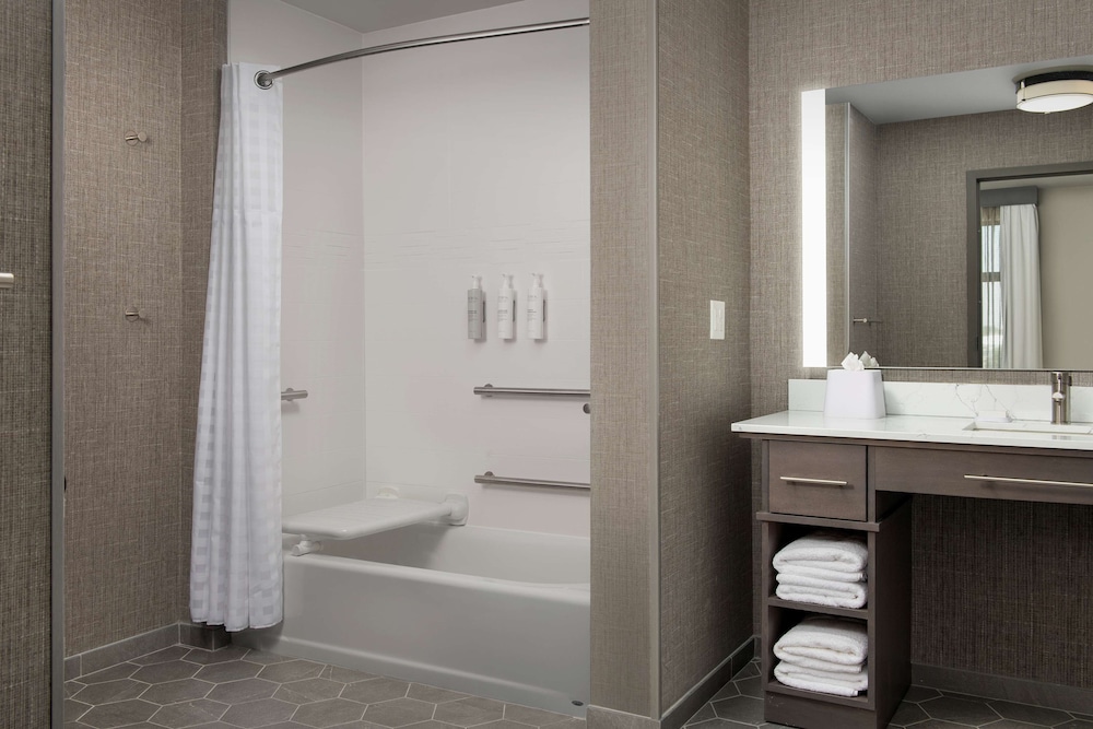 Studio Suite, 1 King Bed, Accessible, Bathtub - Photo 6