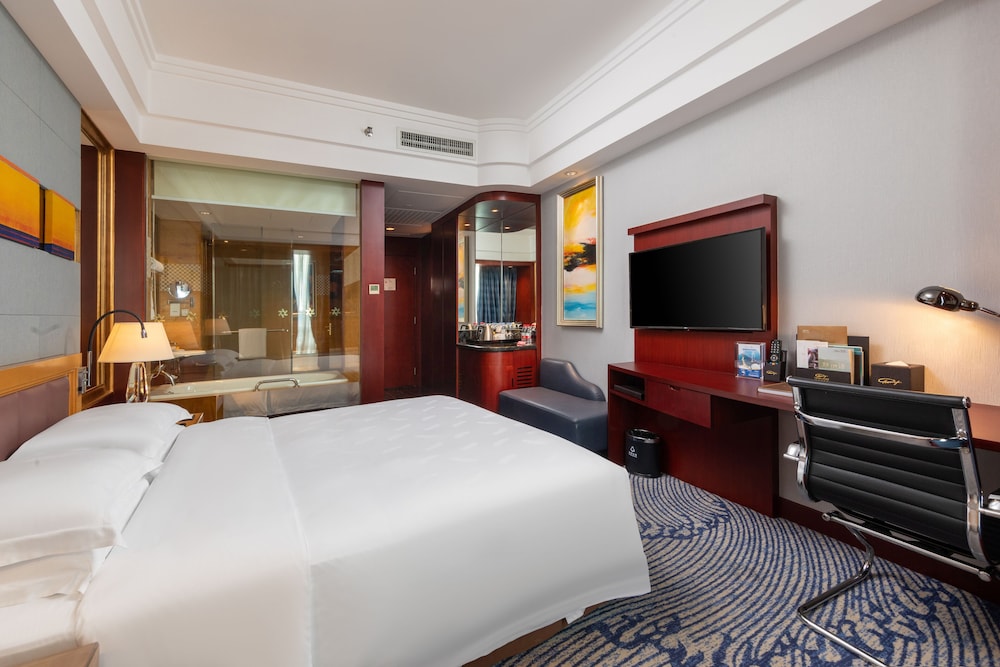 Senior King Bed Room