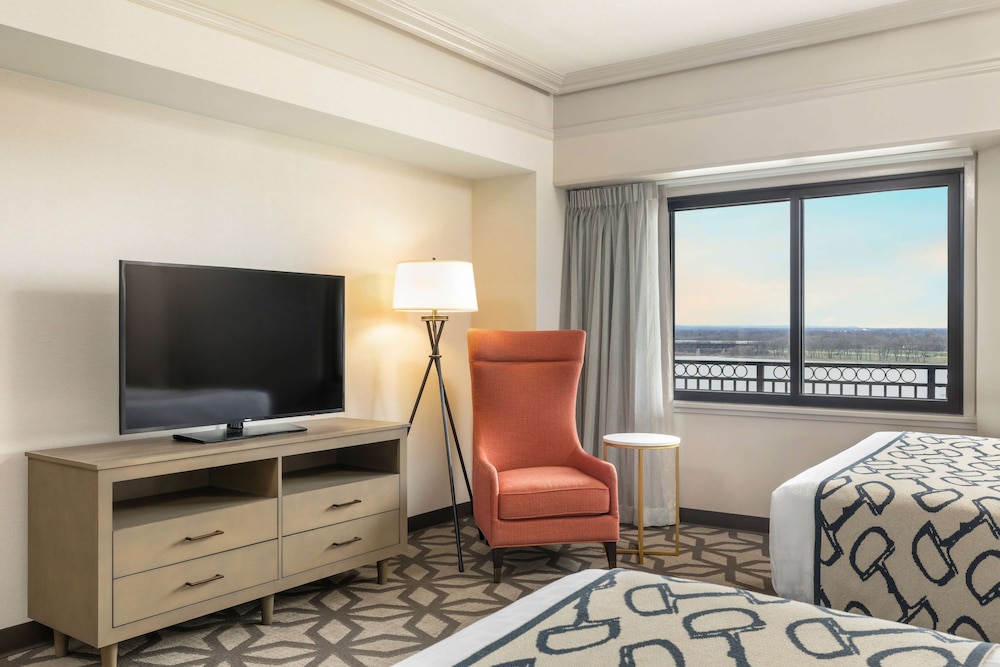 Executive Suite, 1 Bedroom, Non Smoking (2 Queens, East Tower) - Photo 7