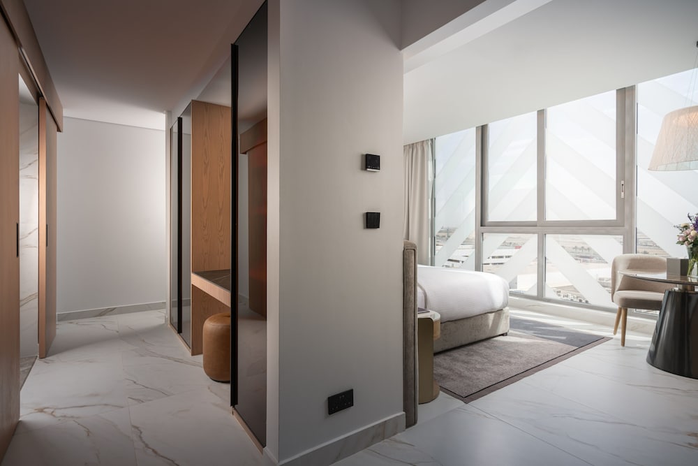 Junior Suite, City View photo 3