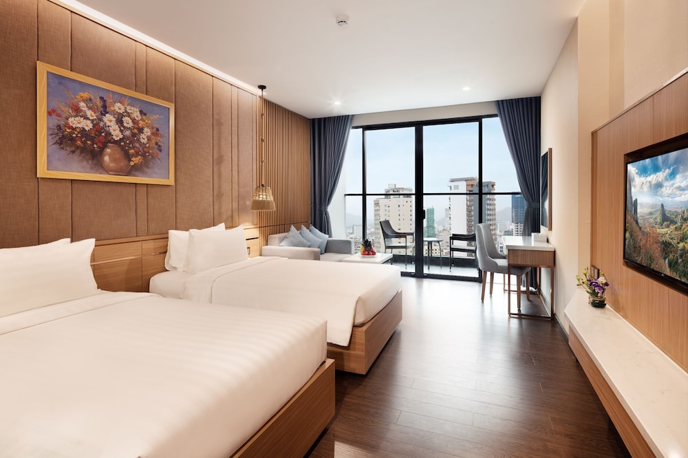 Deluxe Room, Balcony, City View - Photo 6