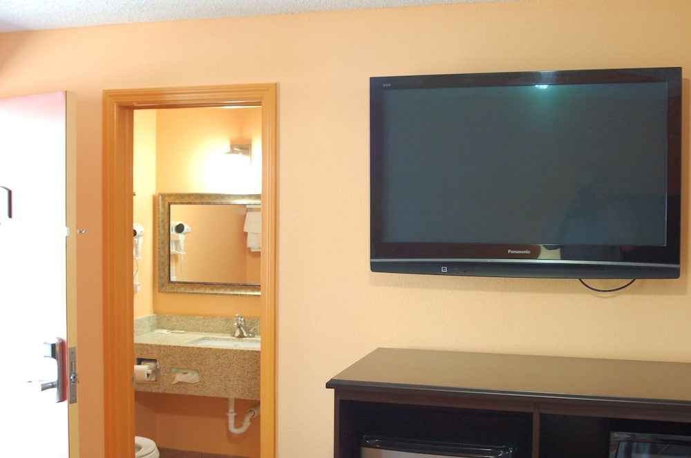 Standard Room, 1 King Bed, Smoking photo 3