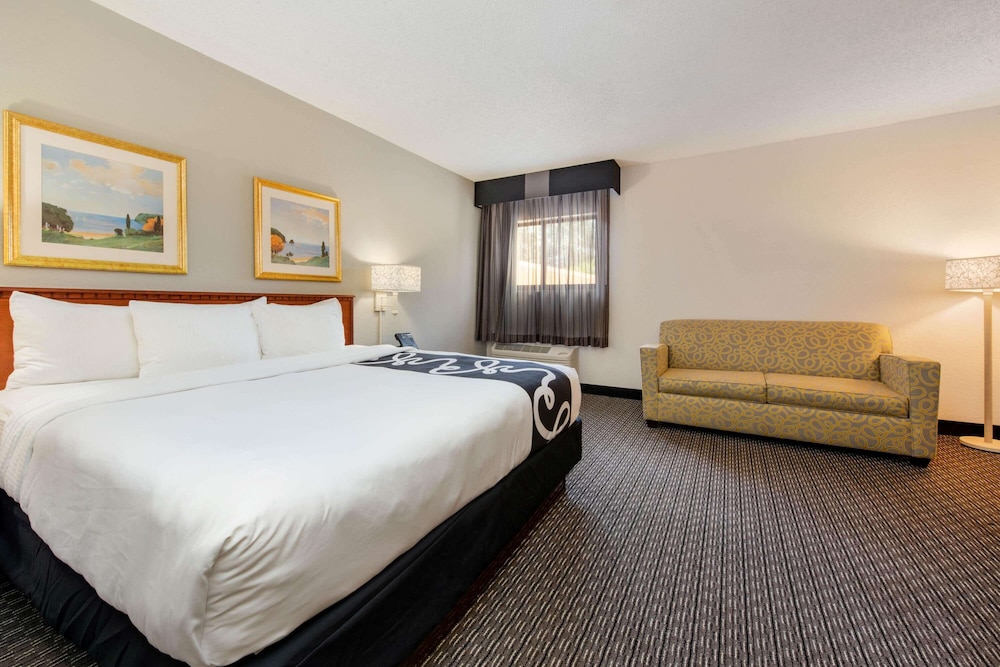 Deluxe Room, 1 King Bed, Non Smoking (Deluxe Executive Room) - Photo 9