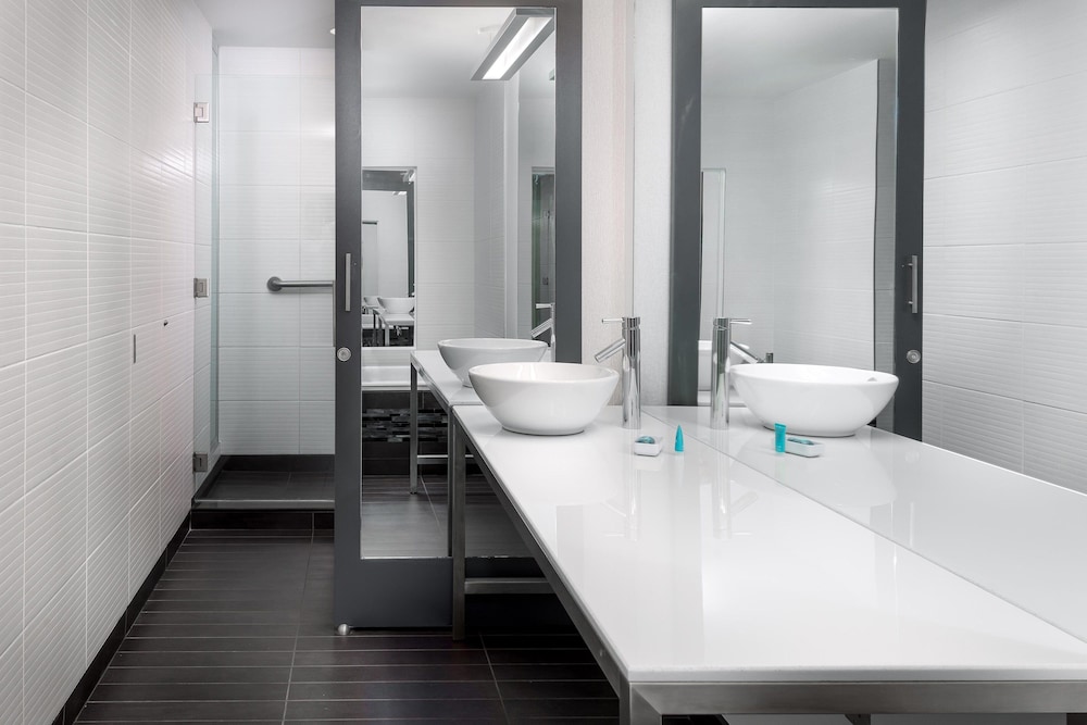 aloft, Suite, 1 King Bed, City View - Photo 5