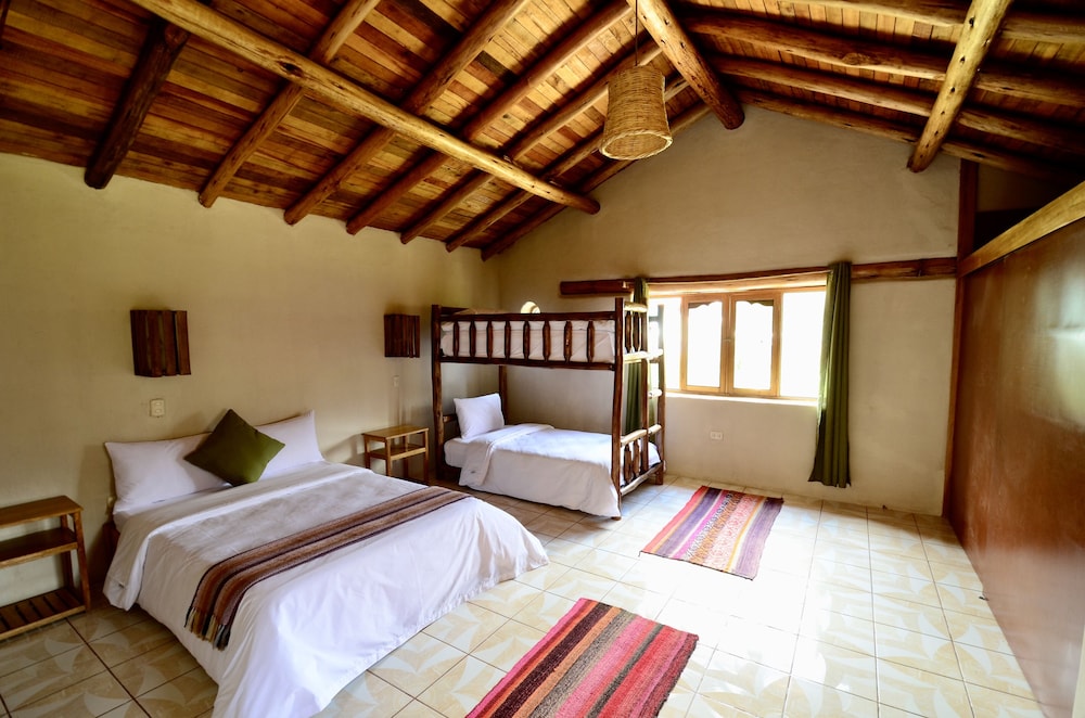 Family Room, Multiple Beds, Private Bathroom, Mountain View photo 1