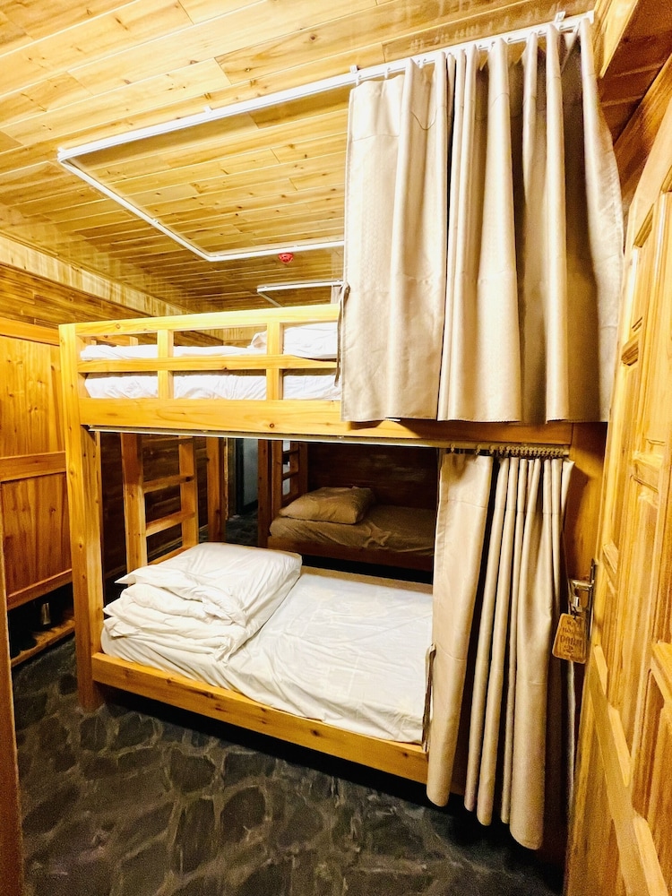Standard Shared Dormitory, Mixed Dorm, Courtyard Area photo 1