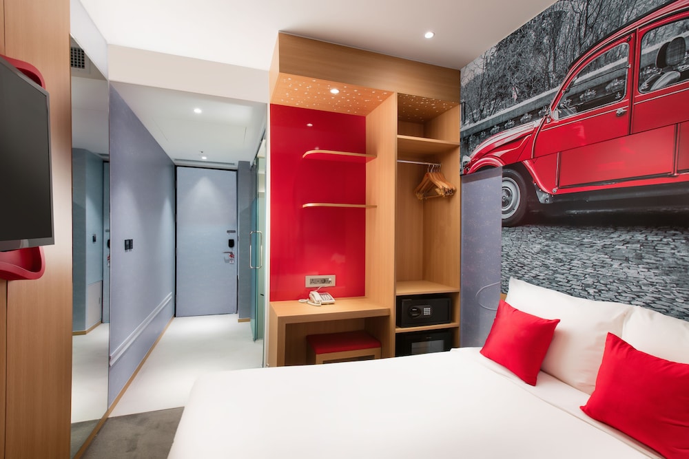 Superior Room, 1 Queen Bed photo 3