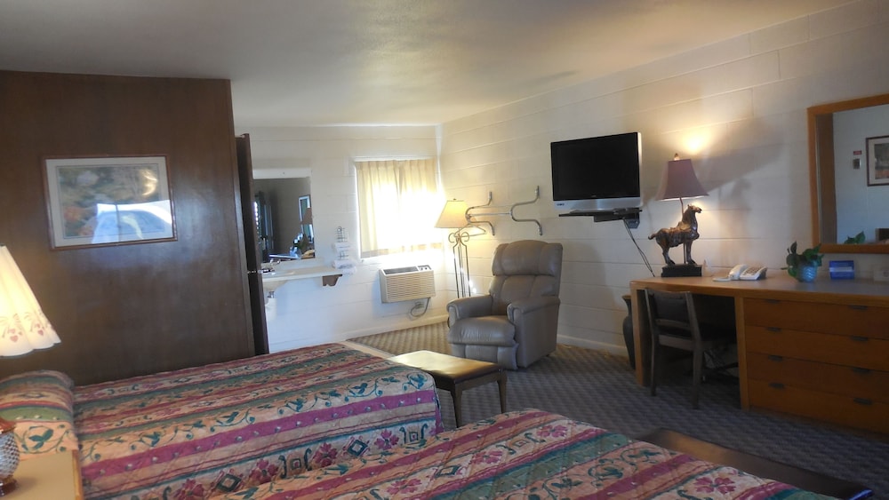 Deluxe Room, 2 Queen Beds, Non Smoking - Photo 2