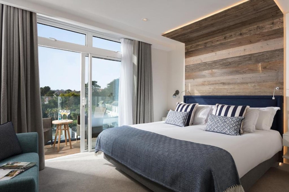 Luxury King with Sundeck - Photo 1