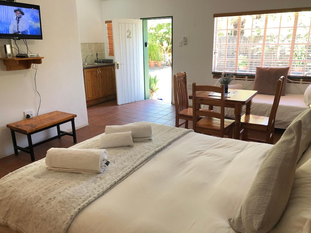 Standard Triple Room, 1 Bedroom, Non Smoking, Kitchenette photo 2