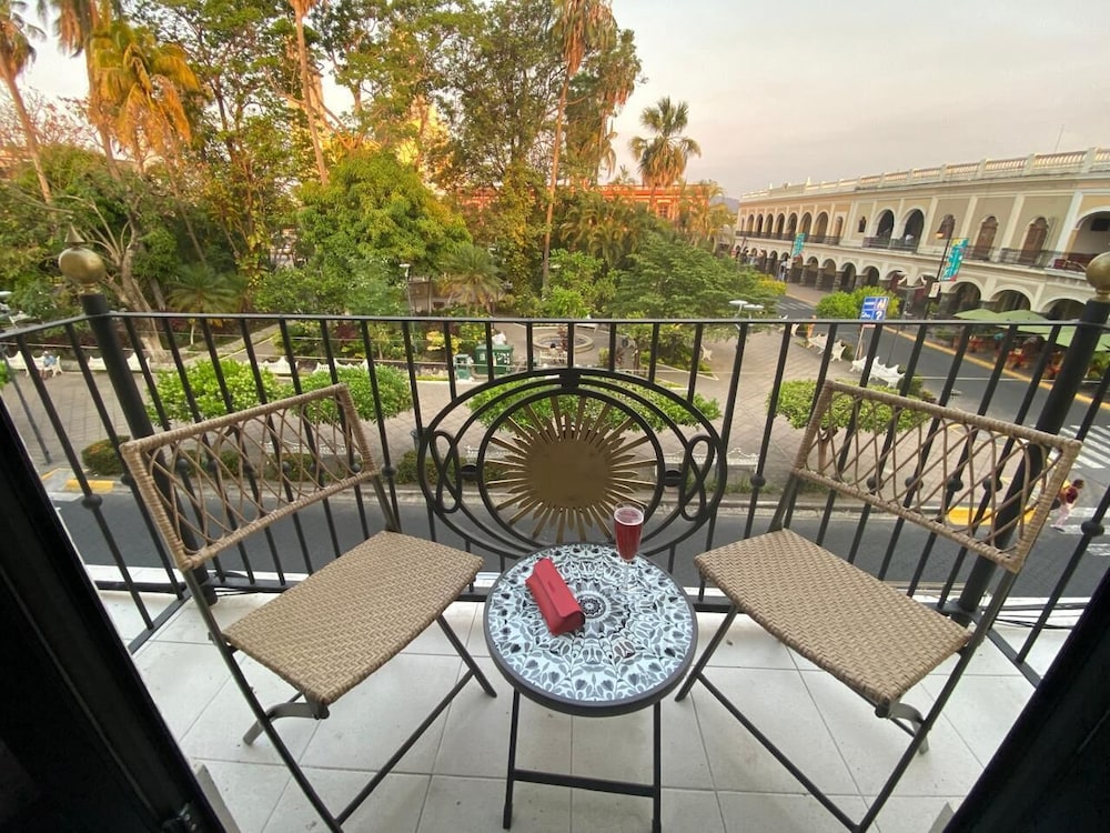 Deluxe Room, Balcony, City View photo 3
