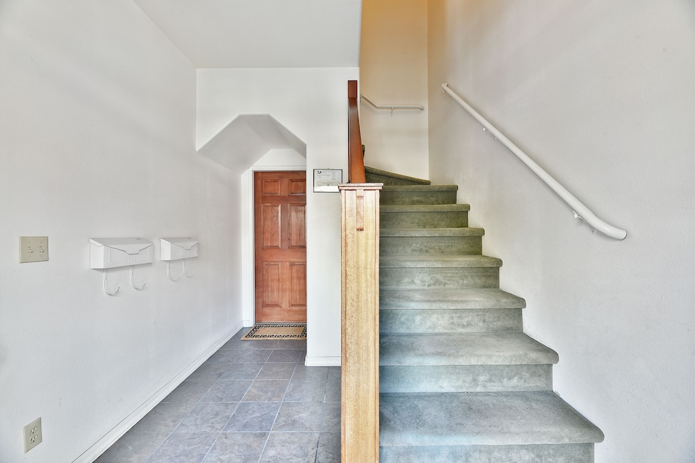 Duplex, Private Bathroom, Mountain View (230- Downstairs)