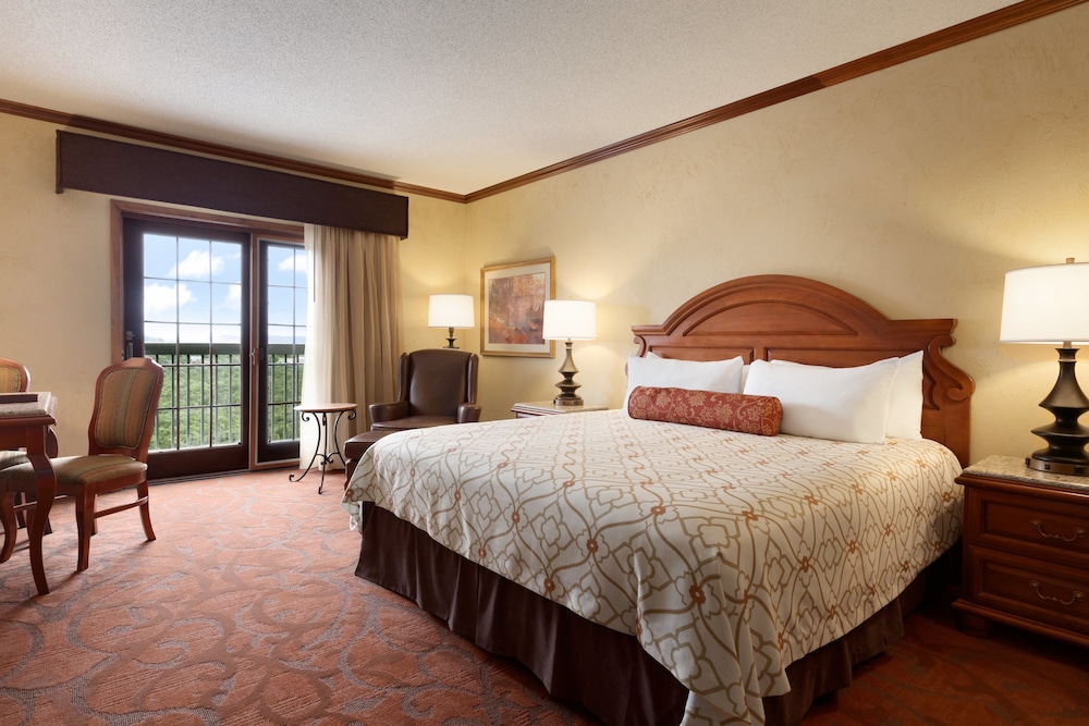 Lakefront King, Balcony, Lake View - Photo 7
