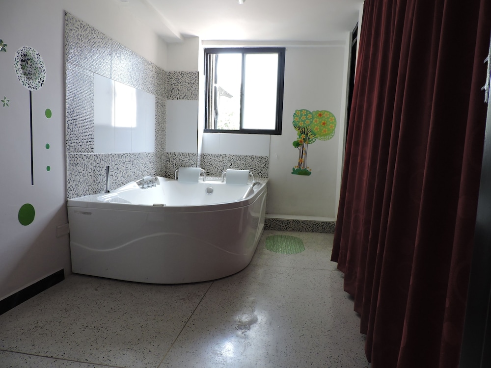 Deluxe Double Room, 1 Double Bed, Jetted Tub photo 2