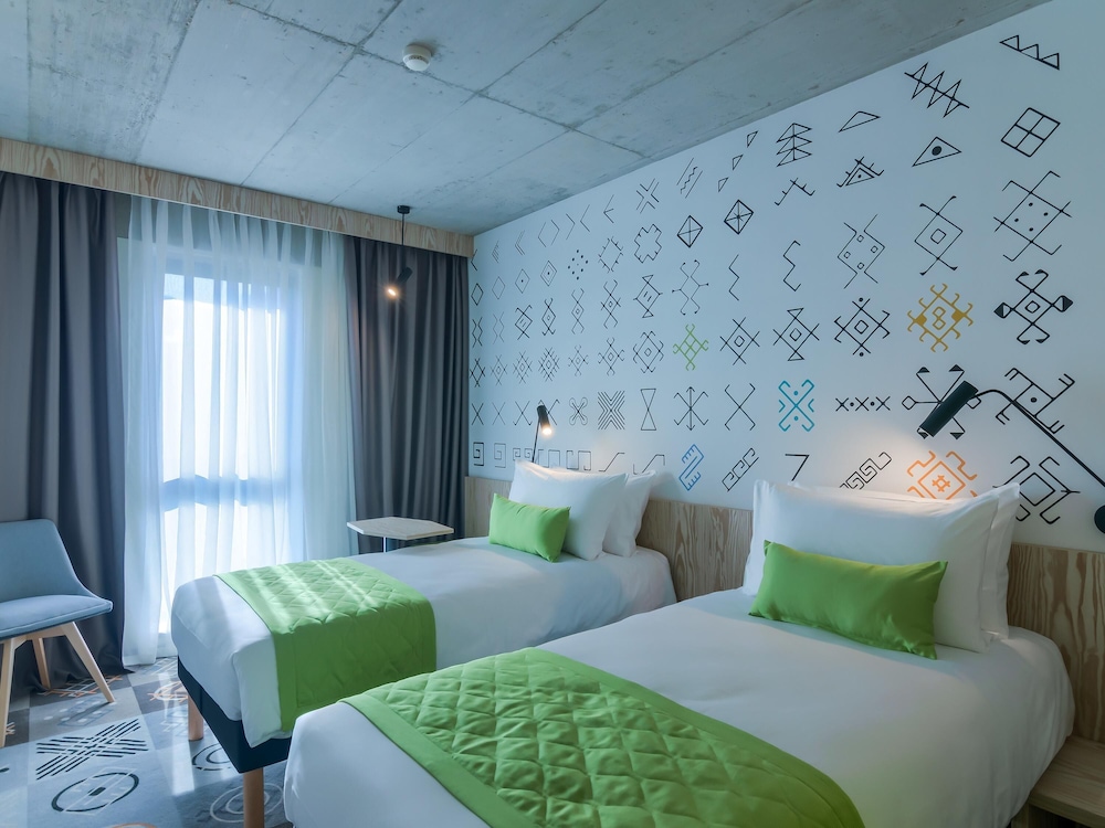 Premium Room, 2 Twin Beds - Photo 6