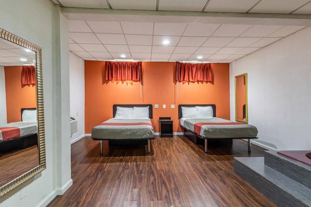 Standard Room, 2 Double Beds, Non Smoking - Photo 9