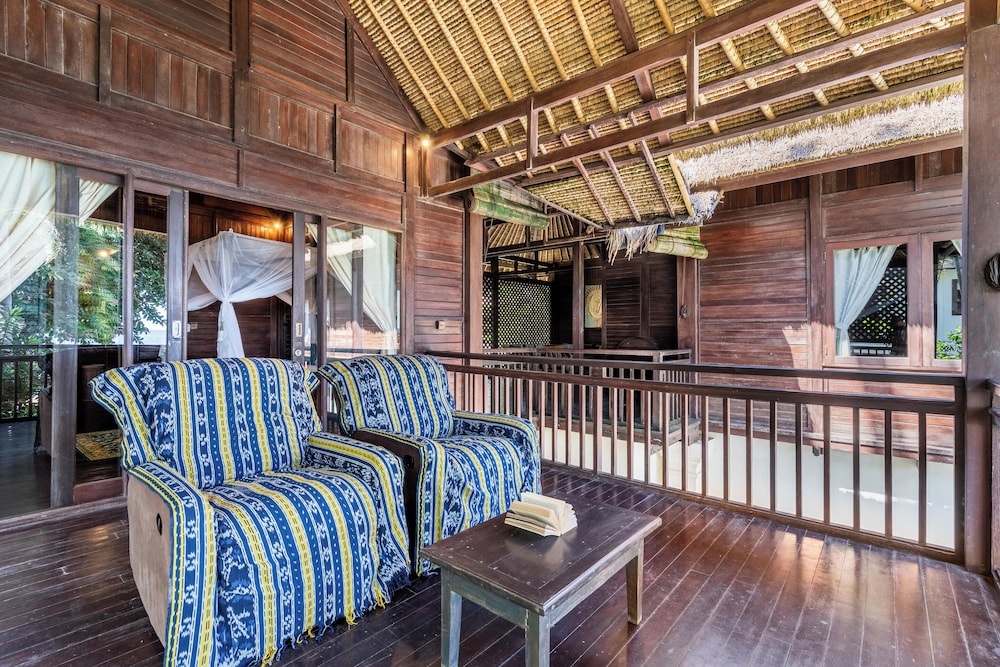 4 Bedrooms, Separate Entrances Beachfront Group Stay - Photo 32