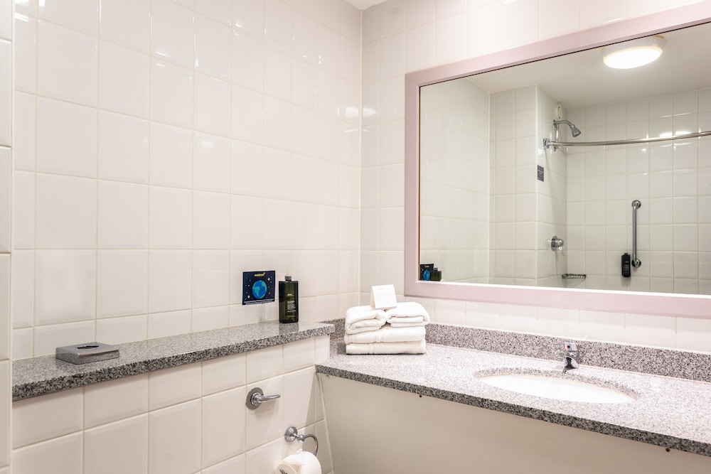 Standard Twin Room - Photo 4