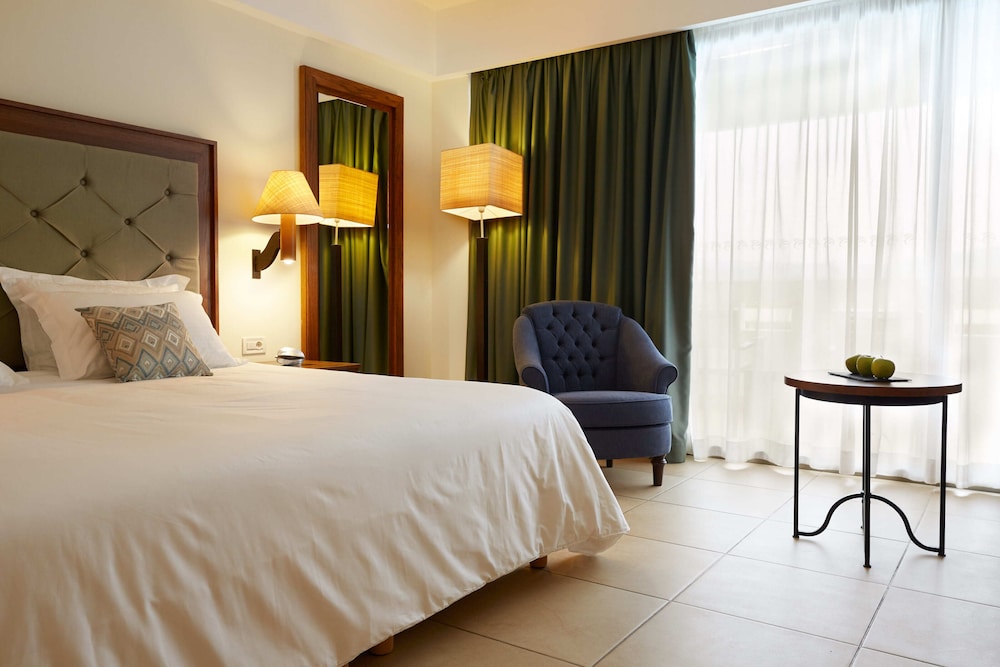 Deluxe Room, Garden View - Photo 3
