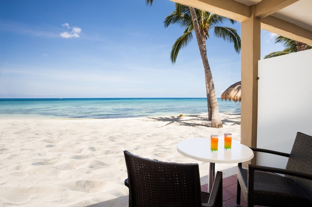 Deluxe Beach Front Double photo 3