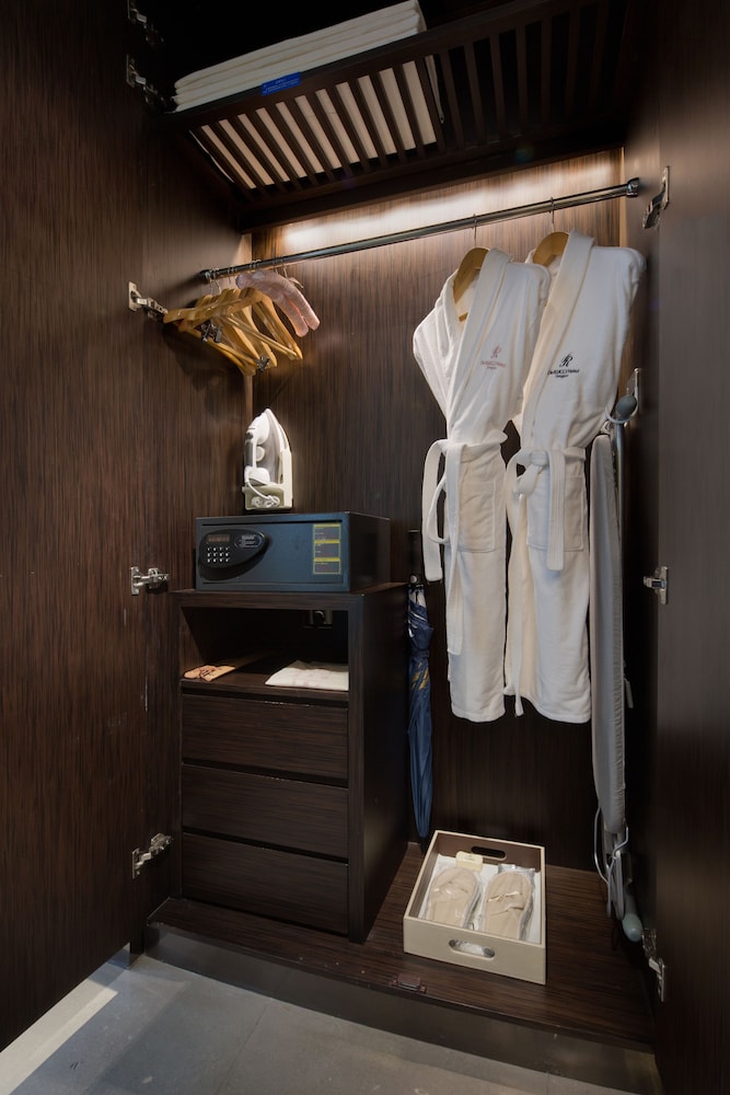 Business Twin Room, City View photo 2