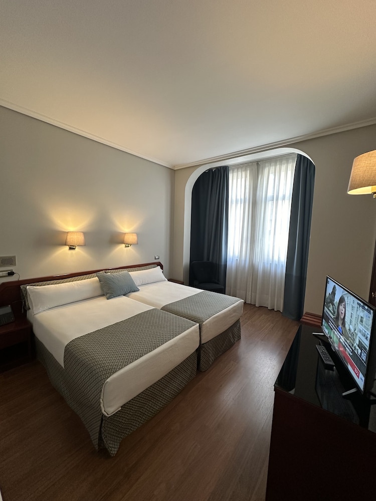 Standard Double or Twin Room - Photo 1