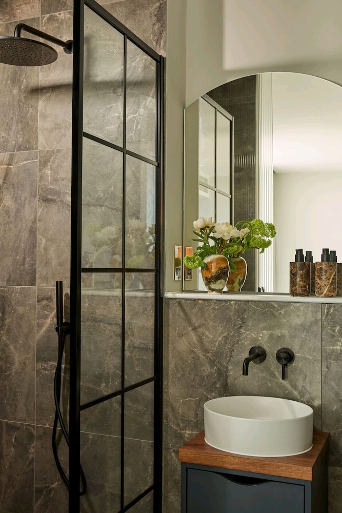 2 Bedroom Dual-Aspect Residence - Liberty