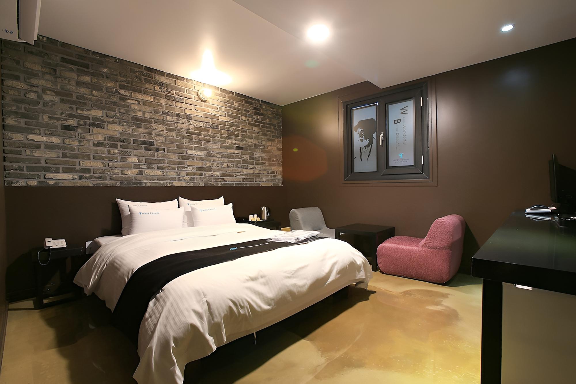 Deluxe Room - Photo 1