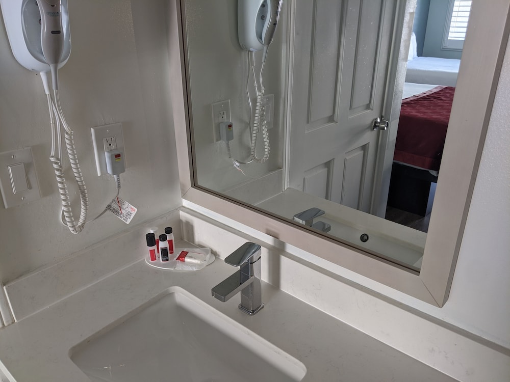 Room, 2 Queen Beds, Non Smoking - Photo 6