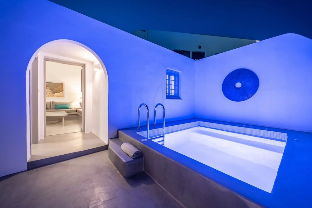 Two Bedroom Studio with private Patio, heated plunge Pool - No View