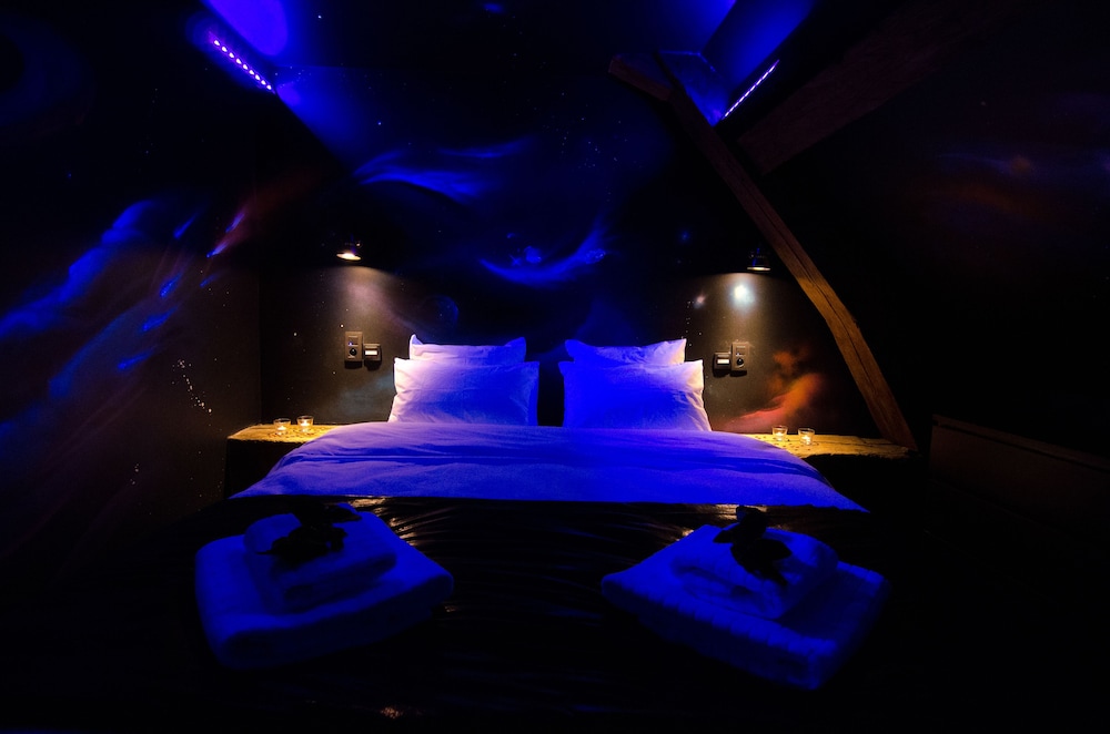 En Route to Krypton, Mezzanine photo 1