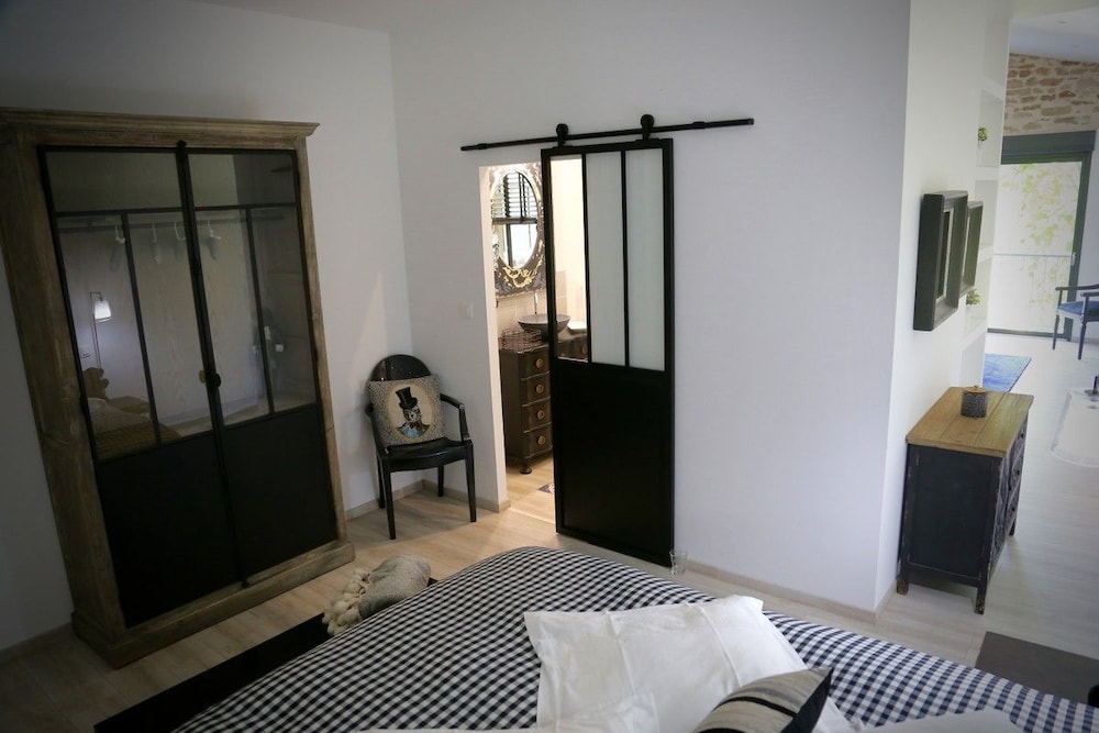 Suite (Clemence) photo 1