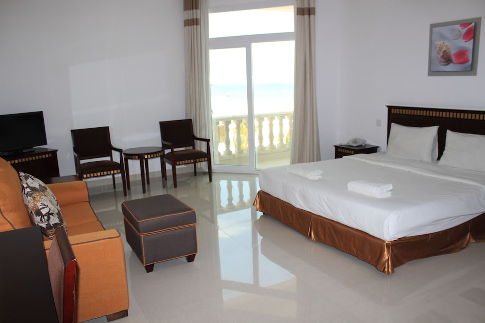 Deluxe Room, 1 King Bed photo 2