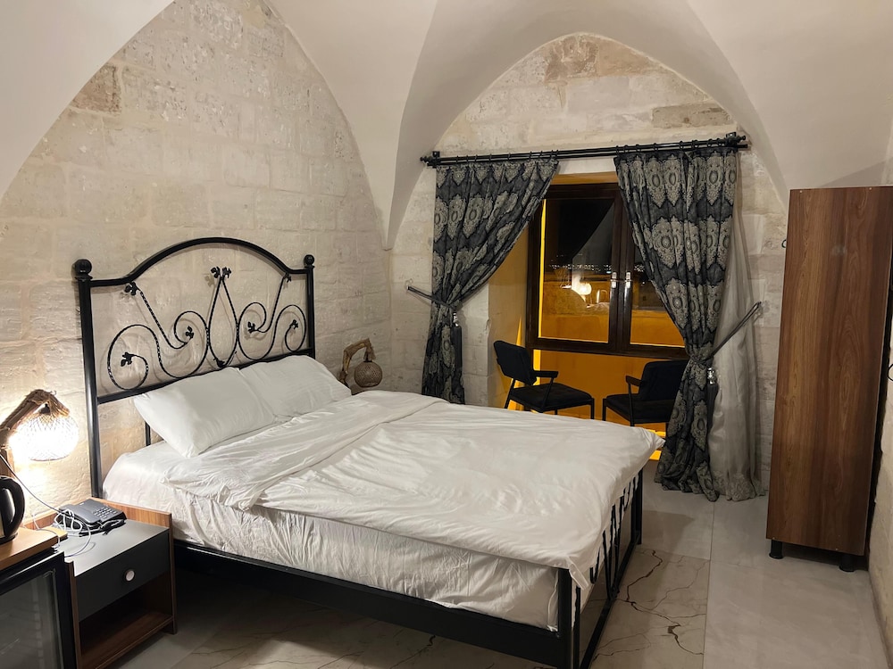 Marquis Room photo 1