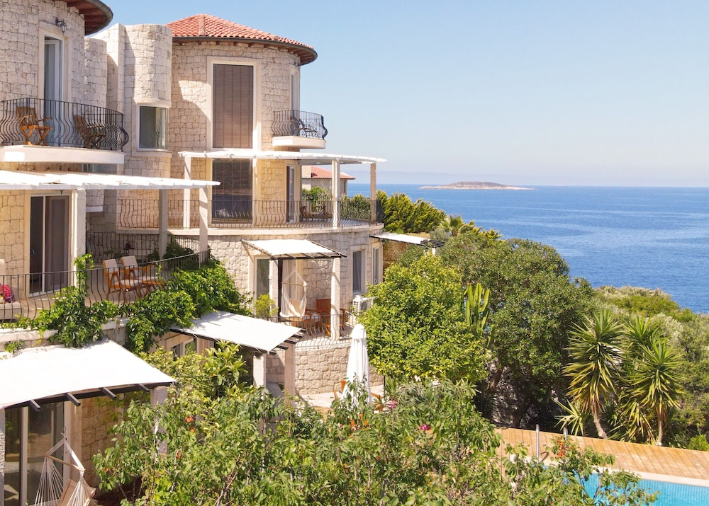 Waterfront Suites with Mini Private Pool