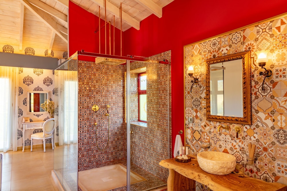 Exclusive Suite, 1 Queen Bed, Sea View, Corner photo 3