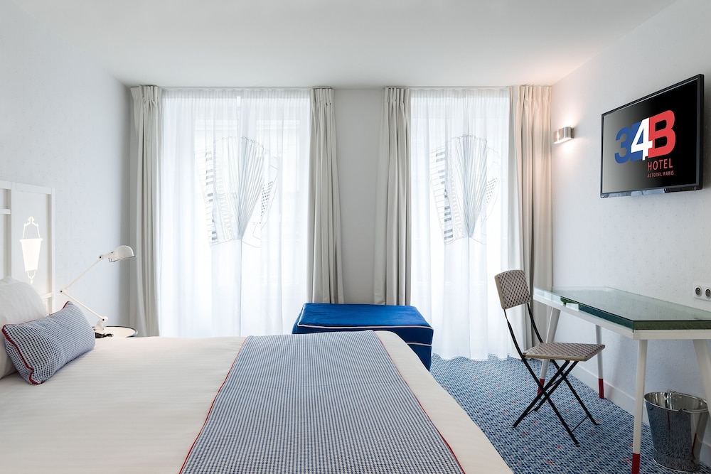 Privilege Room, includes soft minibar, courtesy tray, digital press photo 3