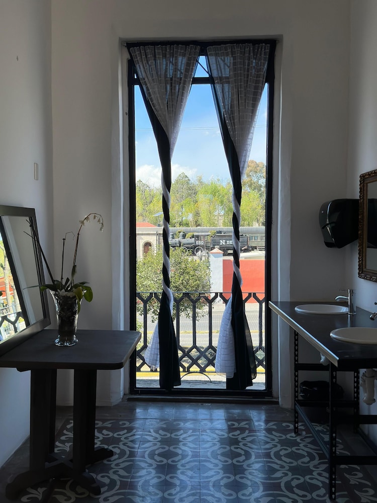 Comfort Shared Dormitory, Women only, Balcony, City View photo 3