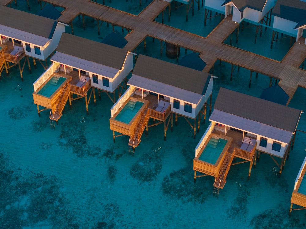 Sunset Water Villa with Pool photo 3