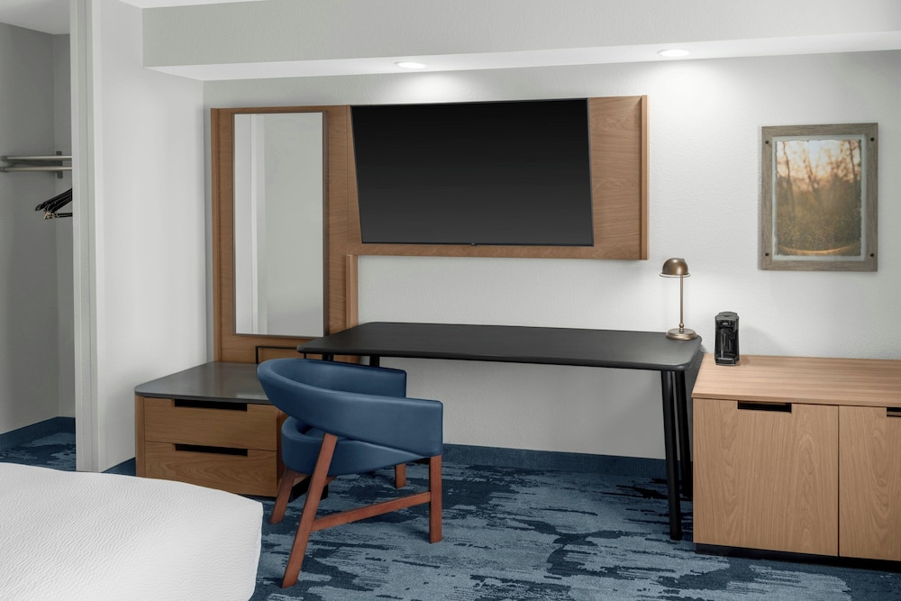 Room, 1 Queen Bed (Mobility Accessible, Tub) photo 3