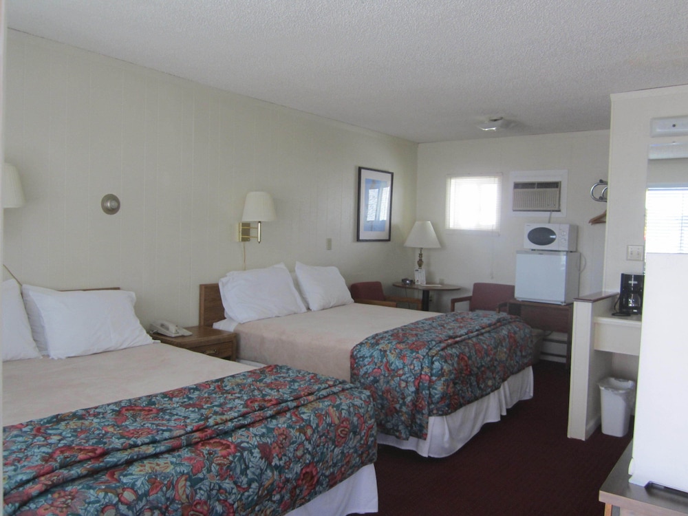 Room, 2 Queen Beds photo 3