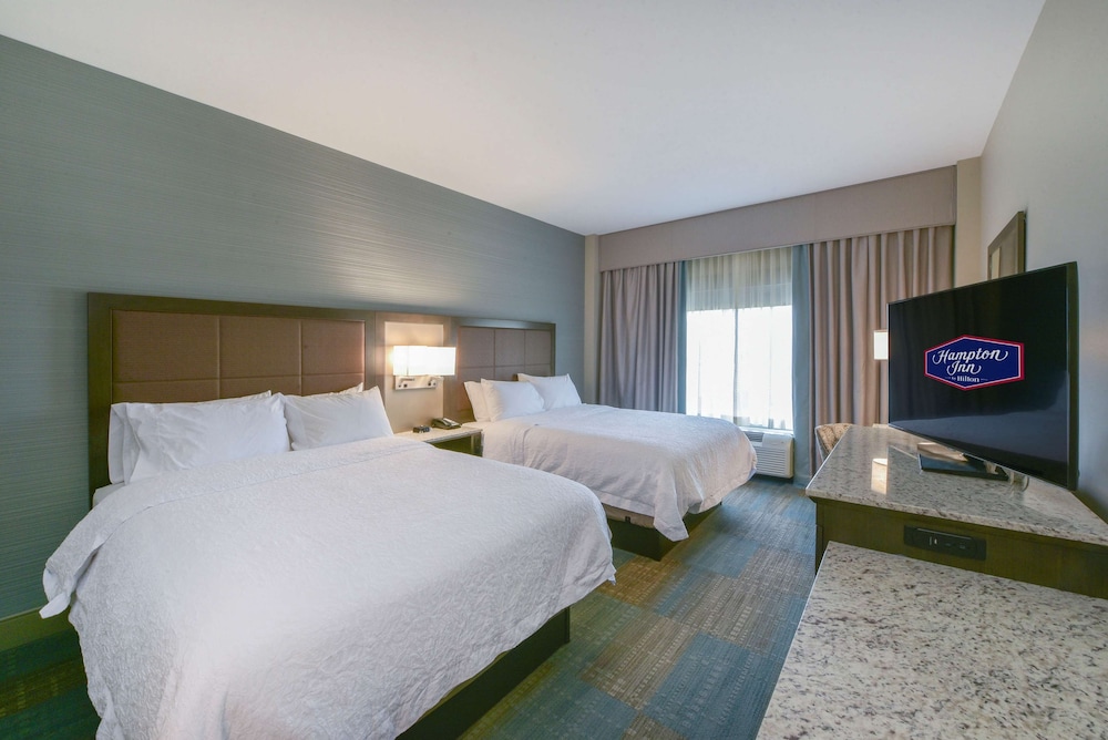 Room, 2 Queen Beds, Non Smoking, Refrigerator & Microwave photo 2