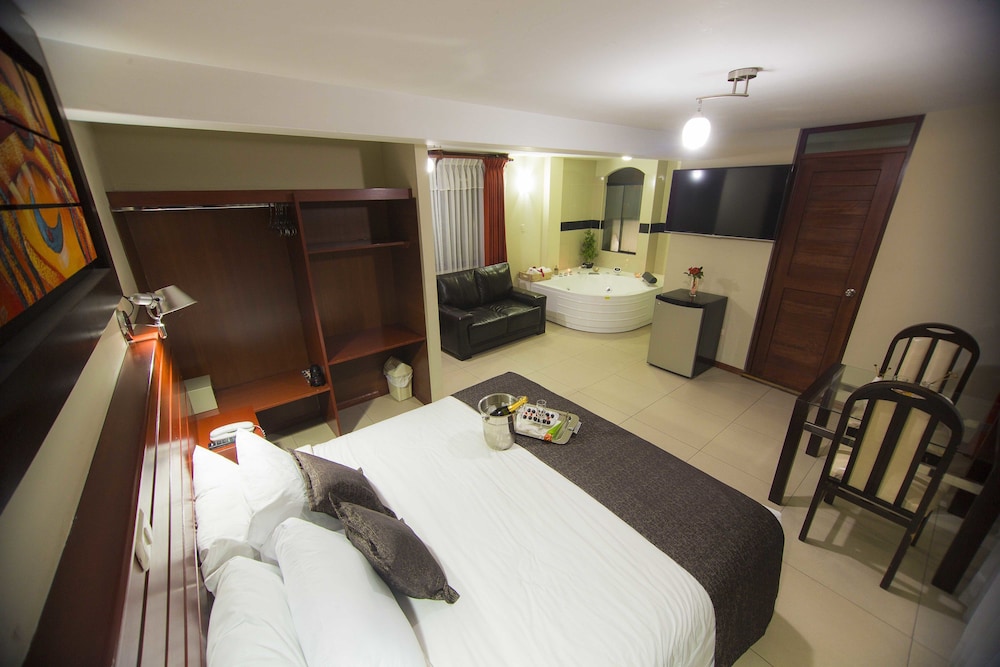 Deluxe Suite, Hot Tub
